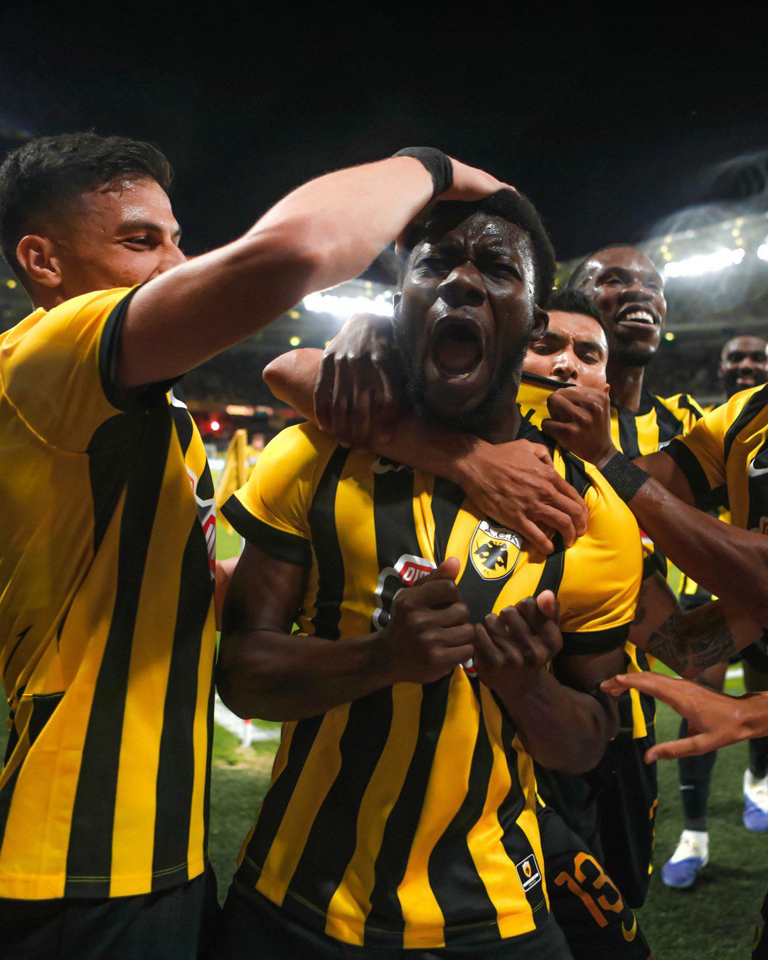 $!Orbelín y el AEK dejan a ‘Chino’ Huerta sin Conference League