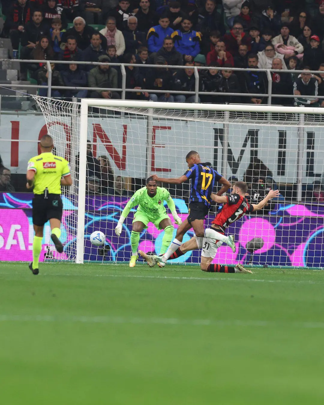 $!Milan reina en la ciudad: vence 3-1 al Inter con brillante exhibición de Diego Moreira