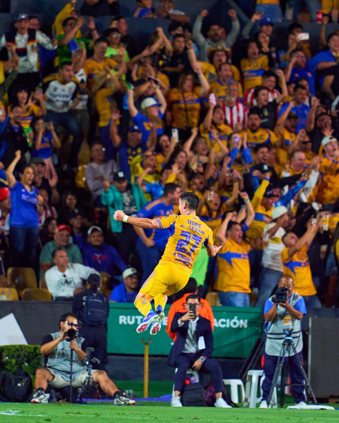 $!Tigres remonta y deja a Chivas contra las cuerdas en la ida