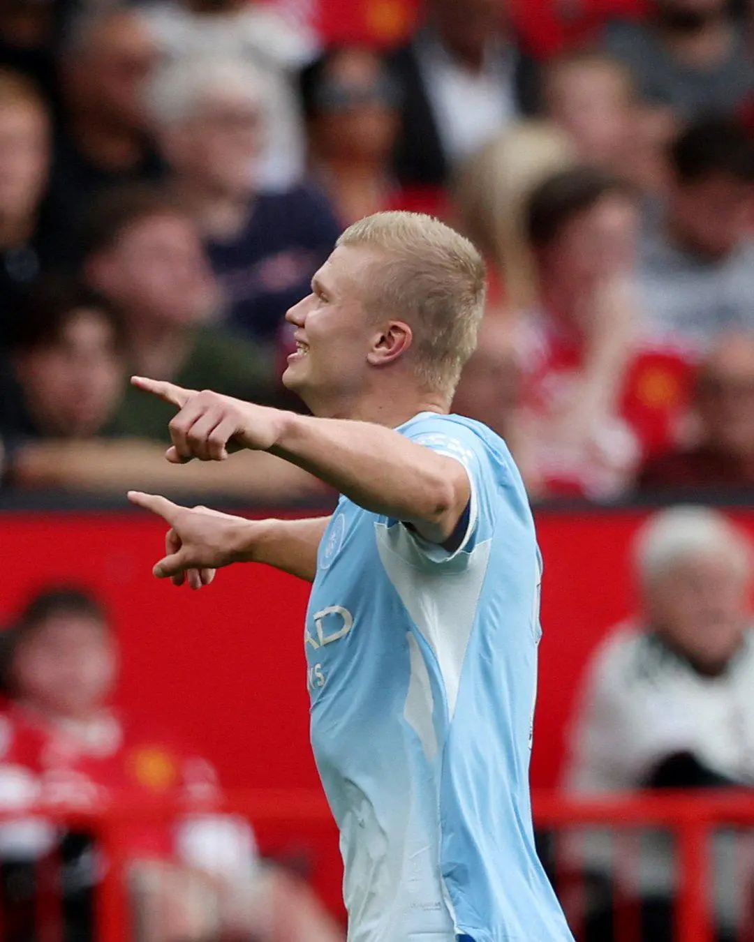 $!Erling Haaland silencia Old Trafford y le da el Clásico de Mánchester al City con 10 hombres
