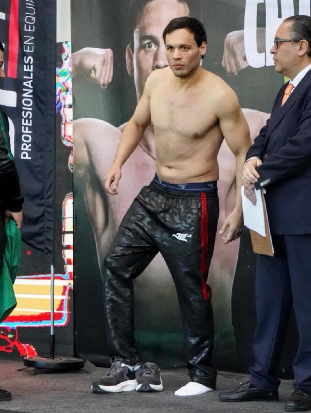 $!Julio César Chávez Jr y Omar Chávez cumplen con el pesaje rumbo a su regreso en San Luis Potosí