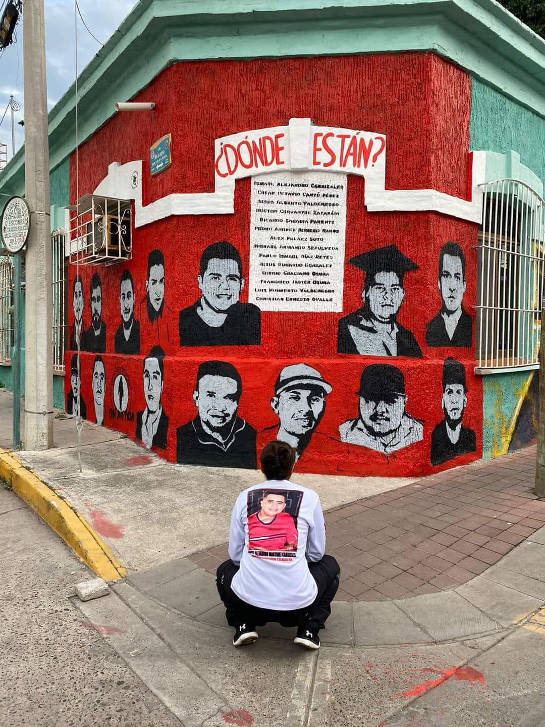 $!Pintan mural por los desaparecidos en Mazatlán