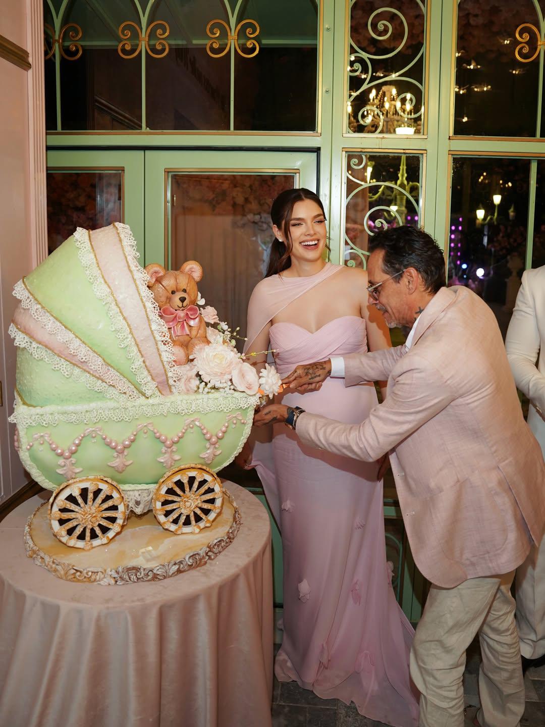 $!Lo llamativo del evento fue el gran pastel.