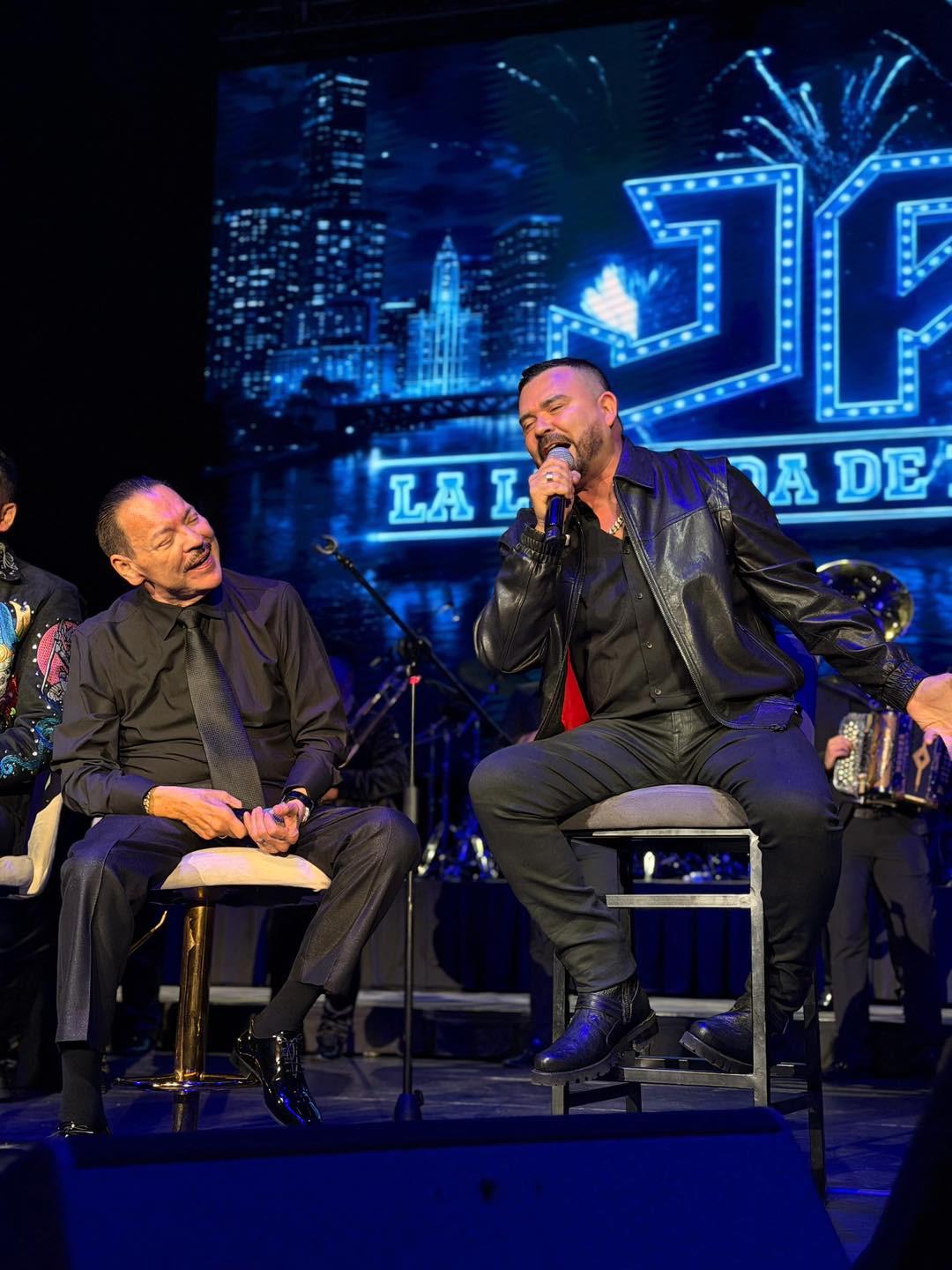 $!Con Claudio Alcaraz compartió el escenario también.