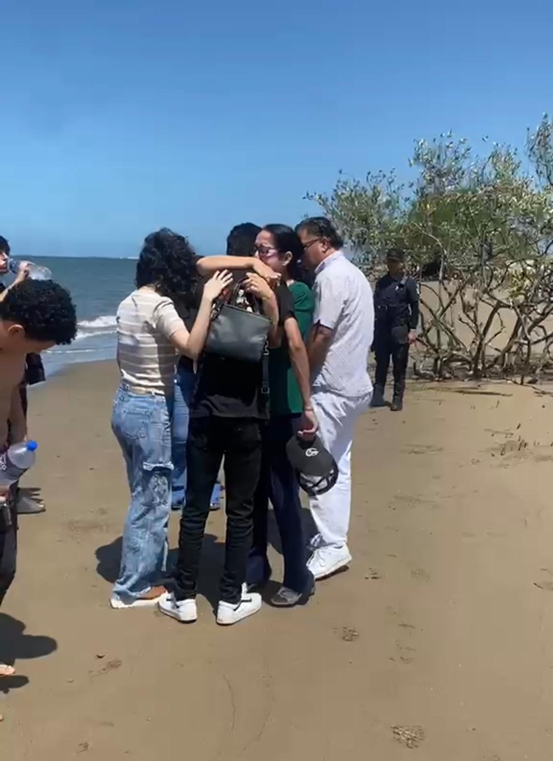 $!Policía Turística de Ahome salva a joven de morir ahogado en El Maviri tras ser arrastrado por la corriente