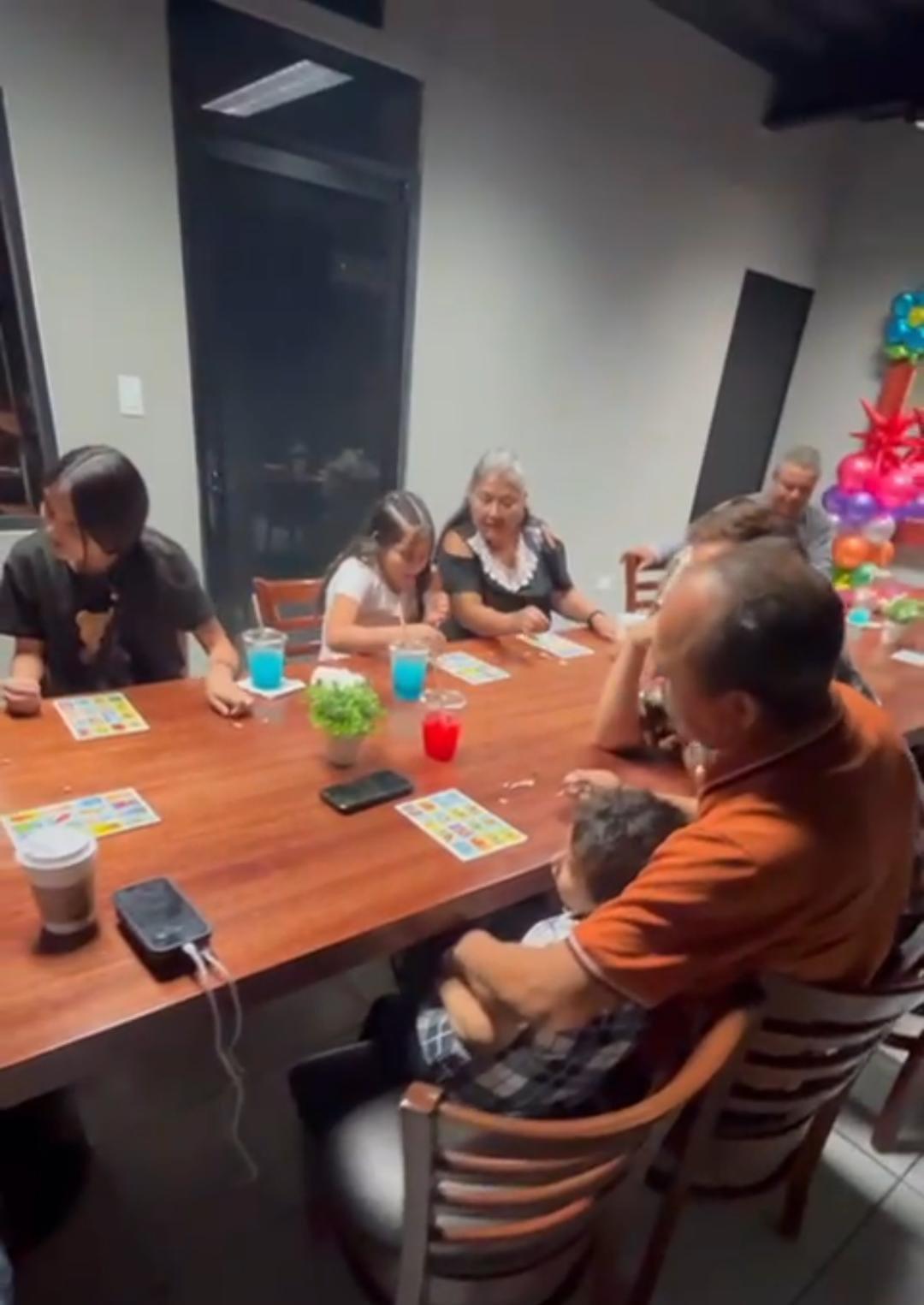 $!Los niños y sus papás jugaron a la lotería.