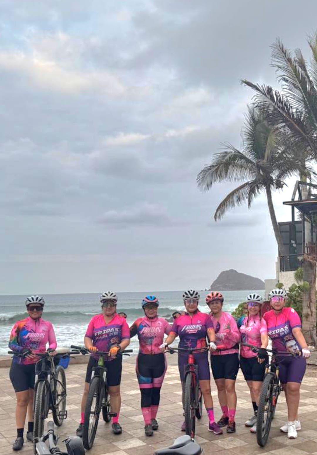 $!Se unen Fridas en Bici y alumnos del CBTis 51 a la Gran Jornada de Limpieza de Playas 2025