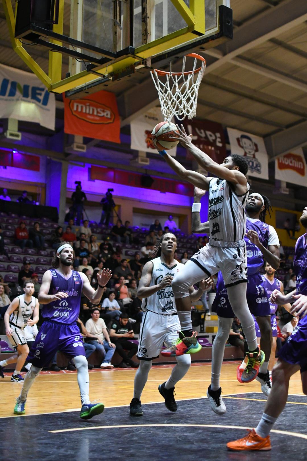 $!Venados reaccionan con garra, pero caen ante Frayles en Guasave