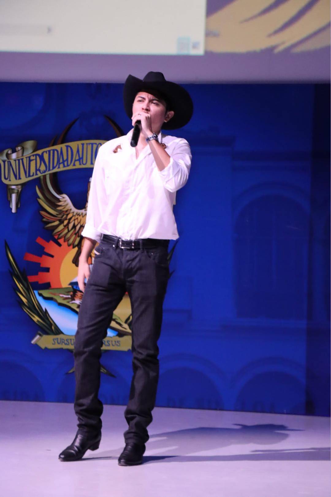 $!Héctor Erasmo Félix Paz obtuvo el segundo lugar y estudia en la Facultad de Ciencias Económicas.