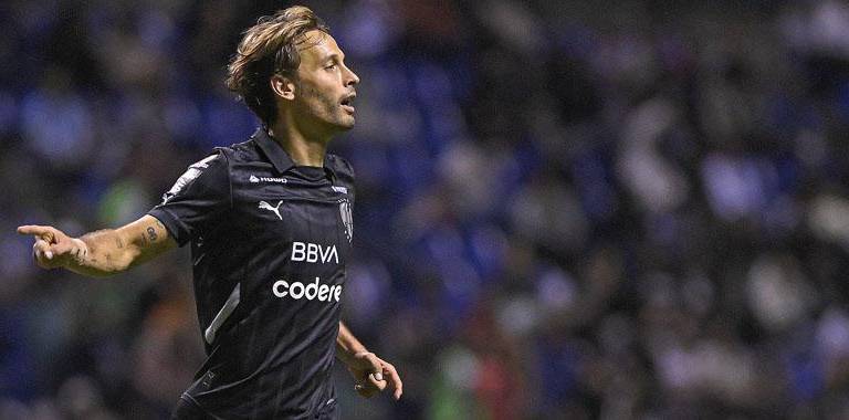 Canales marca tres goles.