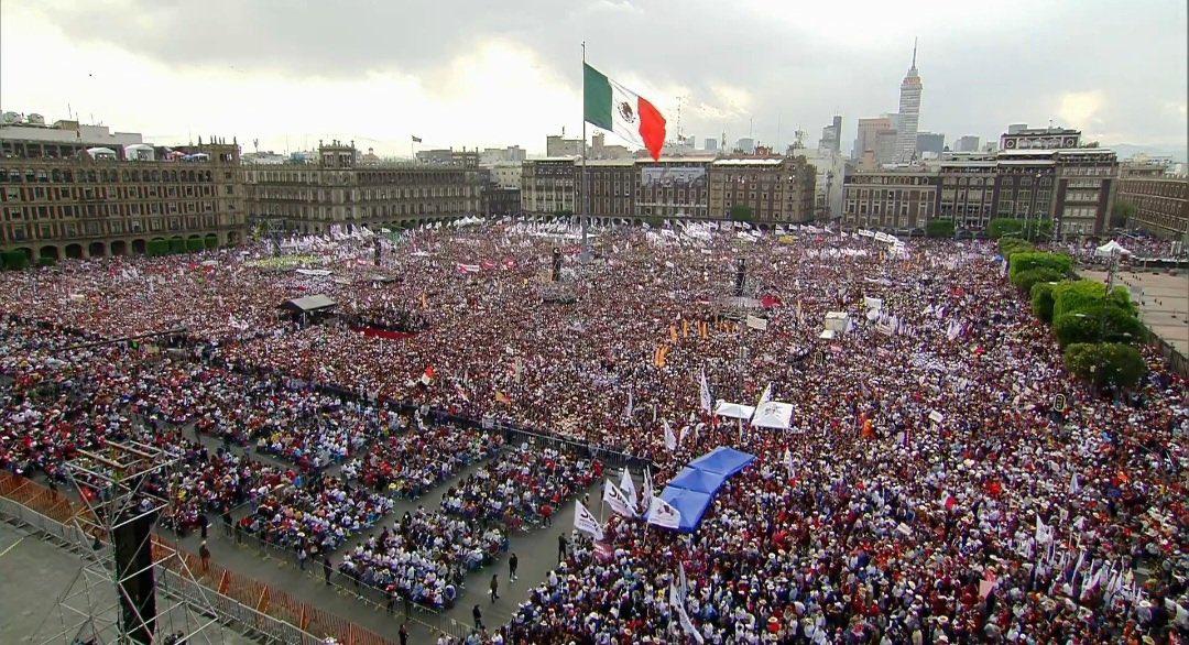 $!‘México no es un protectorado de EU’, dice AMLO ante un Zócalo abarrotado