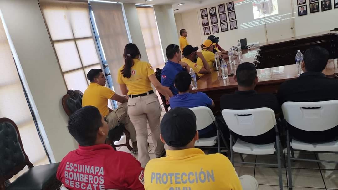 $!Personal de auxilio de Escuinapa se actualizan en el manejo de las ‘Quijadas de la Vida’