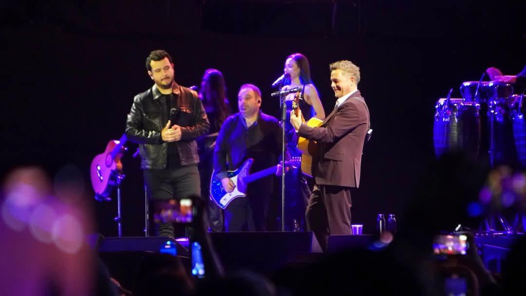 $!Edén Muñoz compartió el escenario con Alejandro Sanz en el Carnaval de Mazatlán 2025 ‘La Perla’.