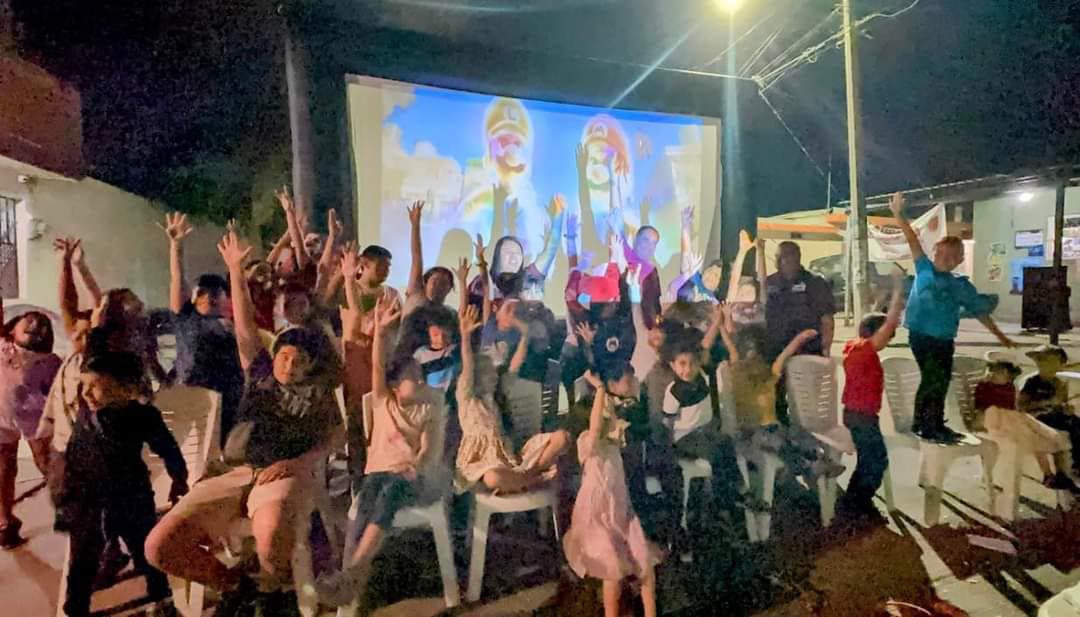 $!Diputada de Morena proyecta película ‘pirata’ en evento en Culiacán