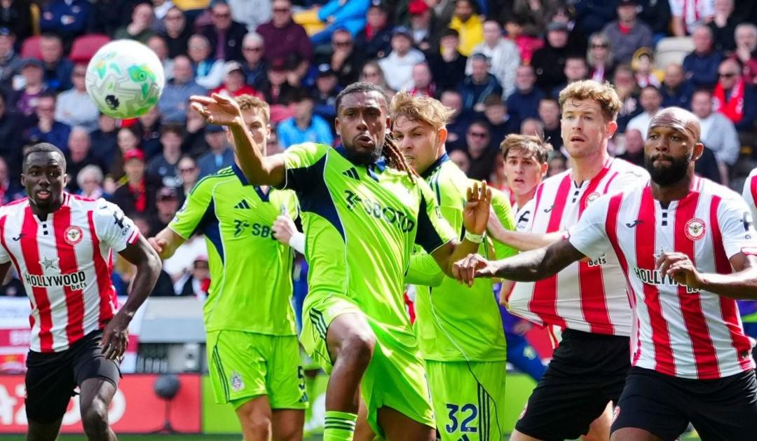 $!Raúl Jiménez, sin gol y bajo presión en Fulham