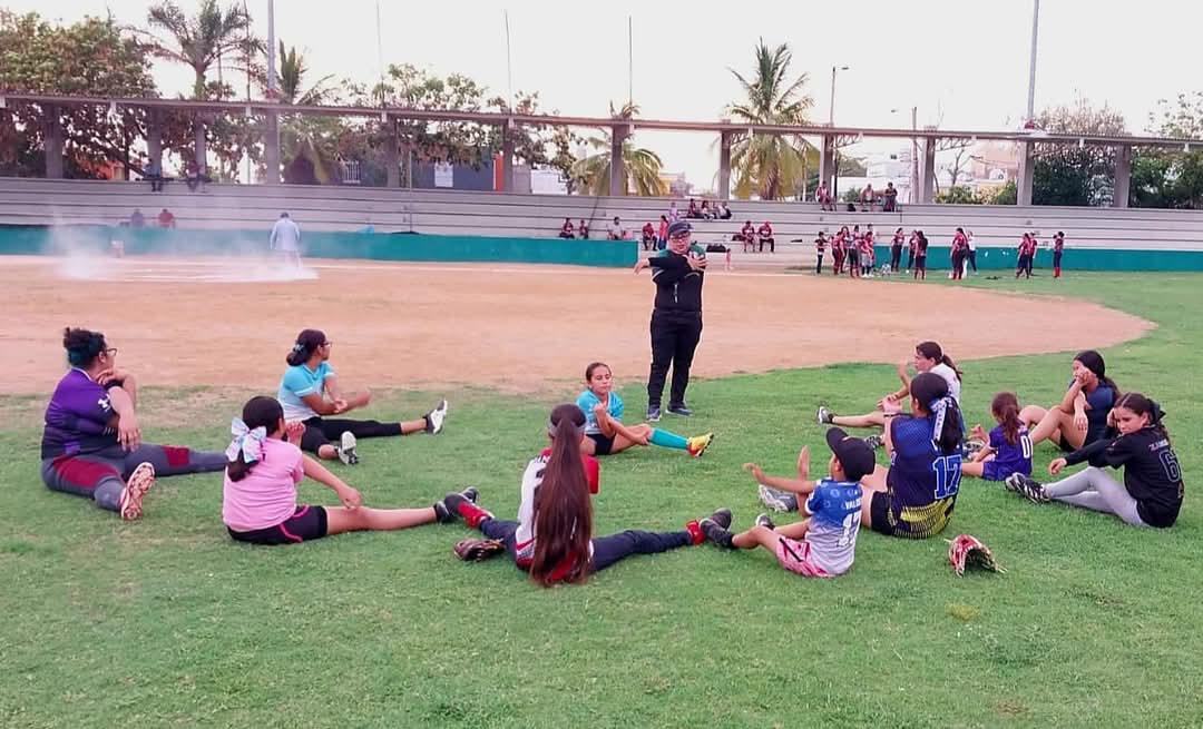 $!Susana Tirado, la versátil ‘teacher’ del softbol sinaloense