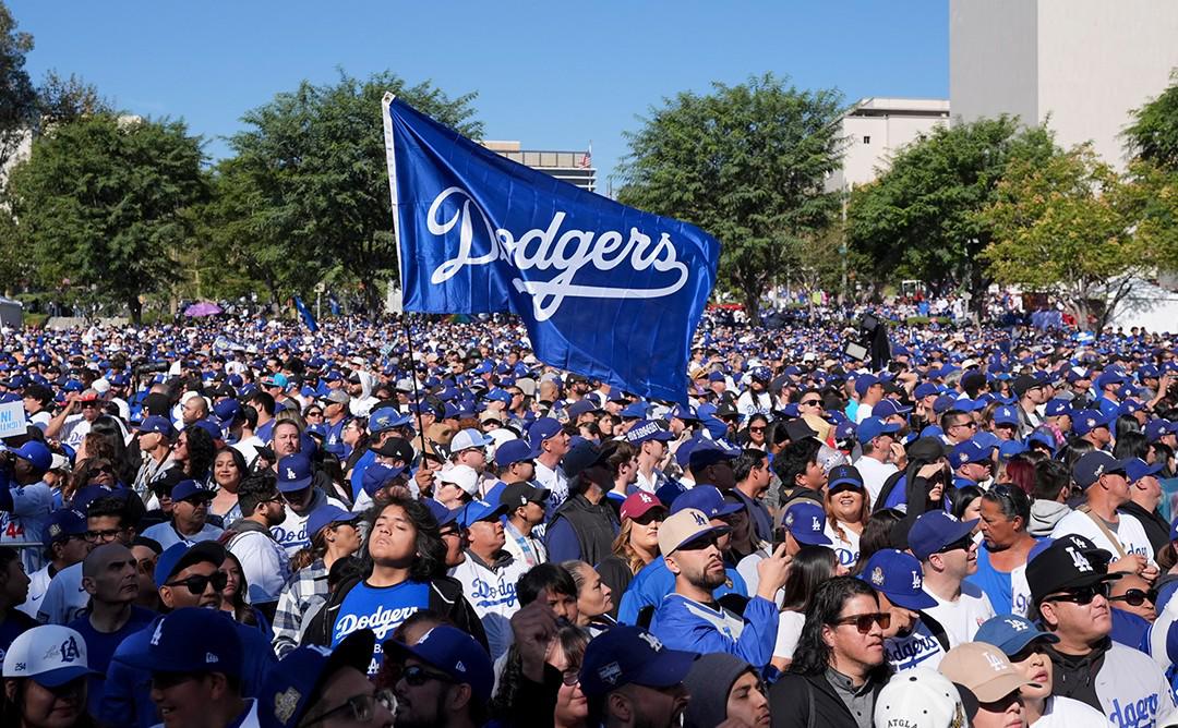 $!Dodgers celebra con su afición el bicampeonato de las Mayores