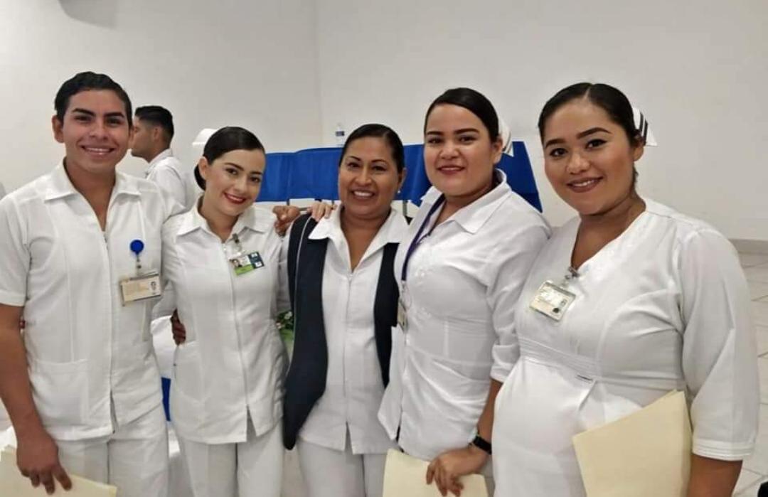 $!‘Nachi’ descubrió su amor por la enfermería al ver el uniforme blanco de su madrina