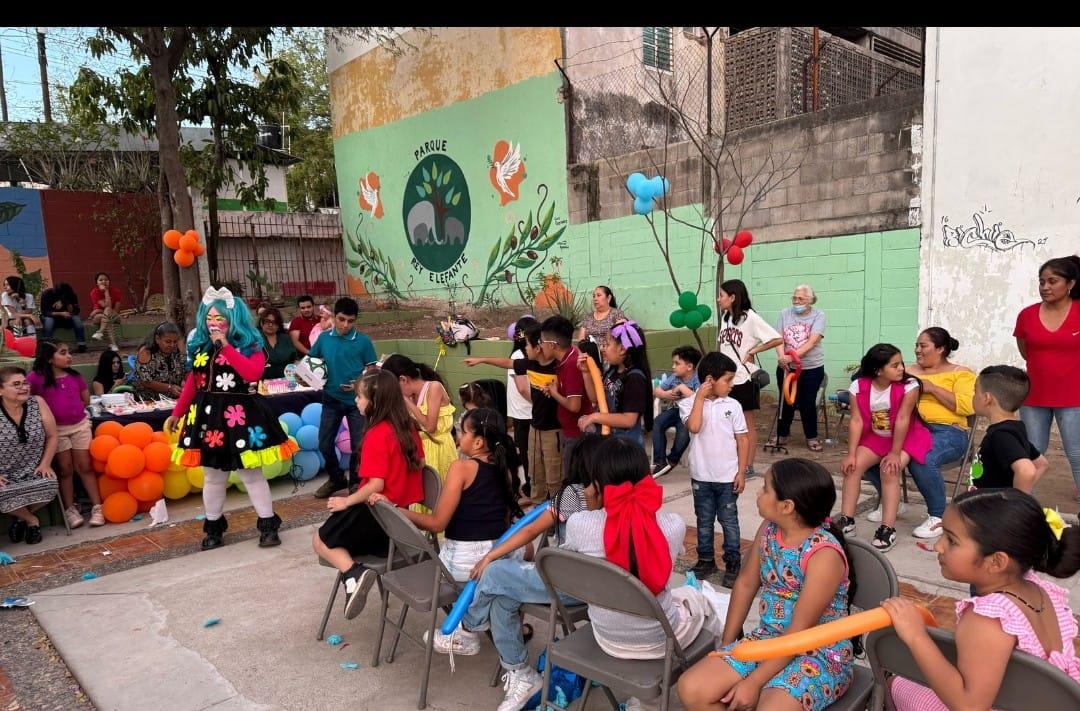 $!Vecinas de Cañadas, en Culiacán, defienden y cuidan el parque de la colonia