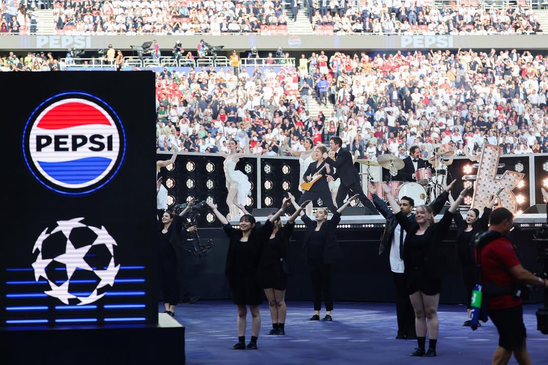 $!The Killers pone ritmo a la final de la Champions League 2026