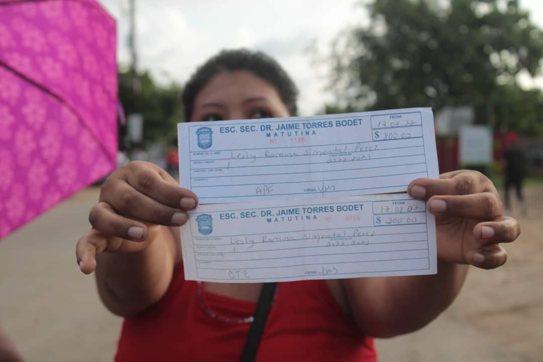 $!Padres de familia de Secundaria Jaime Torres Bodet bloquean la Clouthier, en Mazatlán