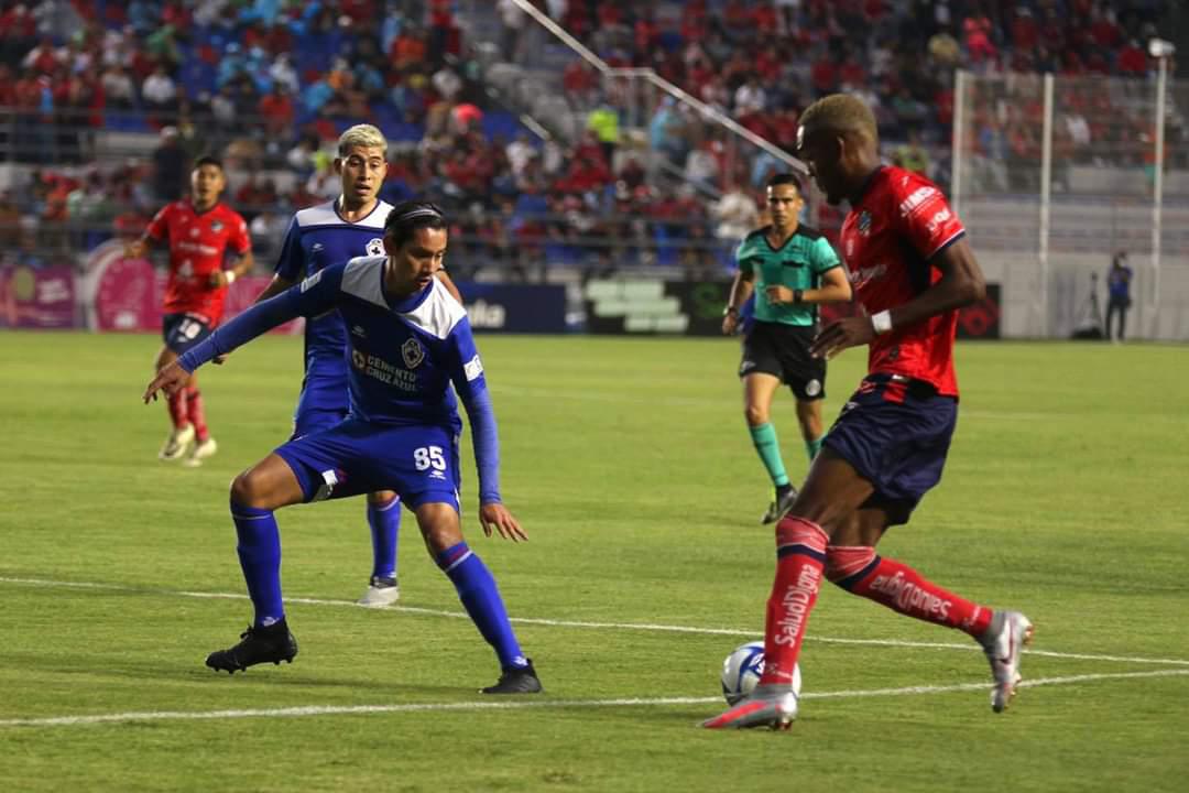 $!Sinaloense Joaquín Vizcarra es nombrado el mejor árbitro de la Liga Premier