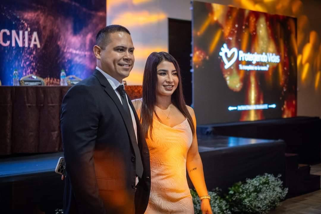 $!Alejandro Castillo y Perla Patricia Lizárraga de Castillo.