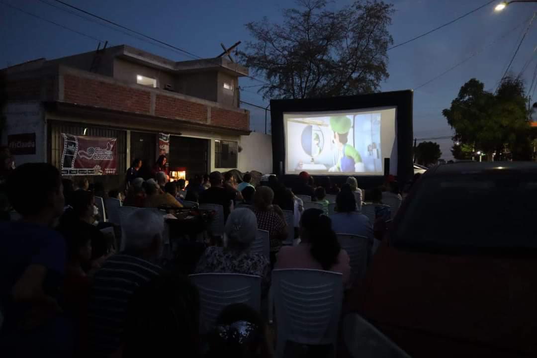$!Diputada de Morena proyecta película ‘pirata’ en evento en Culiacán