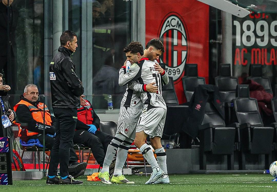 $!Santiago Giménez reaparece con el Milan tras cinco meses y celebra triunfo 3-2 sobre Torino
