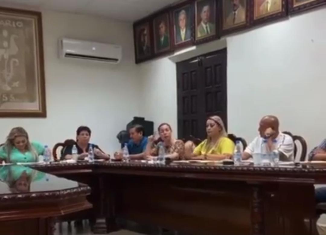 $!En una sesión ríspida y tensa, rechazan discutir denuncia contra Alcaldesa de Rosario