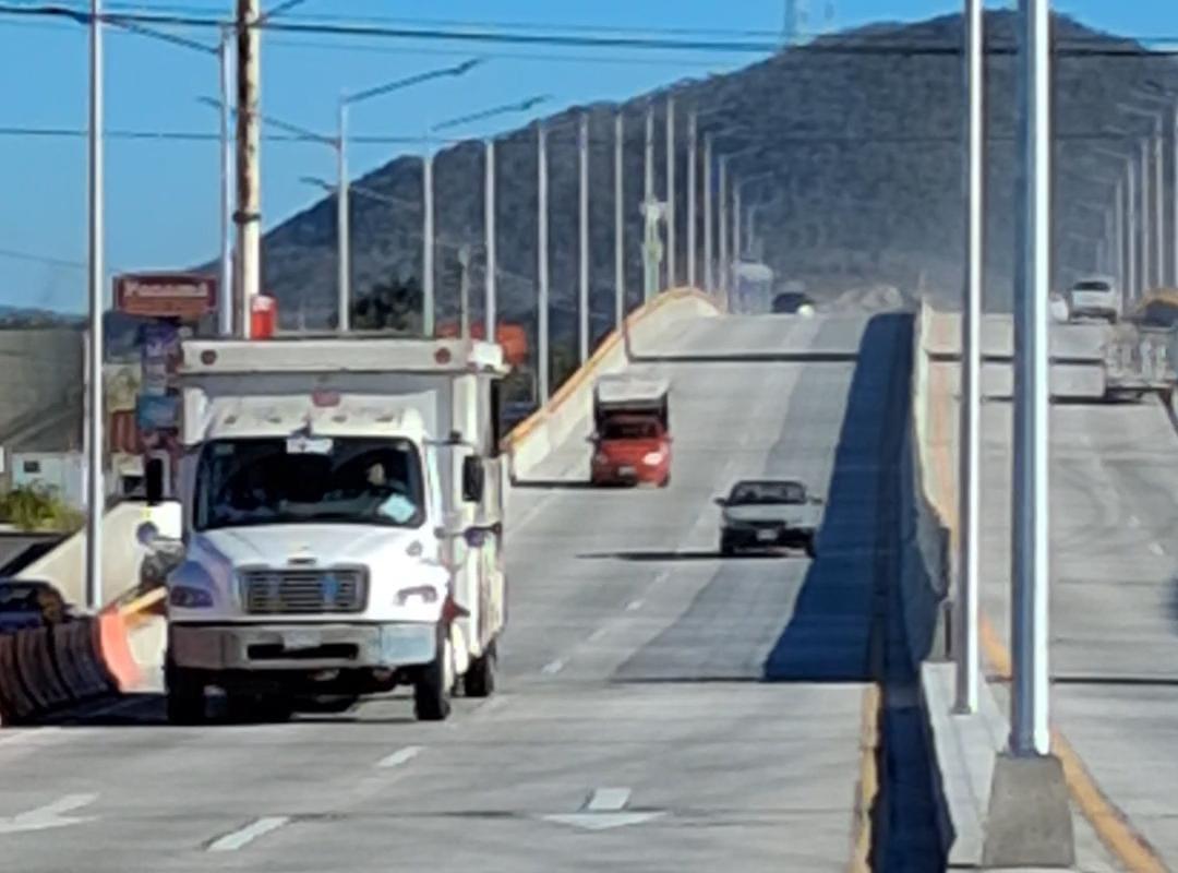 $!Mazatlán libera nuevo puente vehicular en Pérez Escobosa para agilizar tránsito al norte
