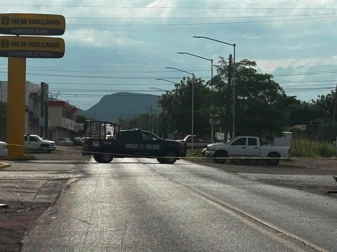 $!Profesor de secundaria pierde la vida tras chocar en su moto contra camioneta en Guamúchil