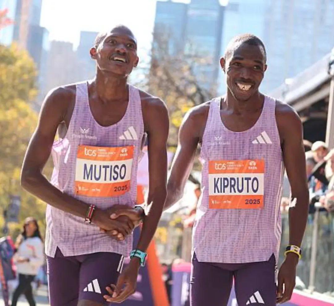 $!Obiri pulveriza récord y Kipruto gana en foto finish: Kenia arrasa en el Maratón de Nueva York 2025