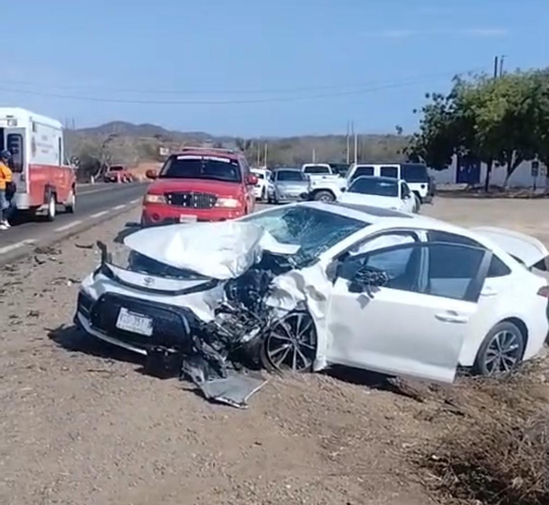 $!Deja 6 heridos choque entre dos autos en la libre Mazatlán-Culiacán