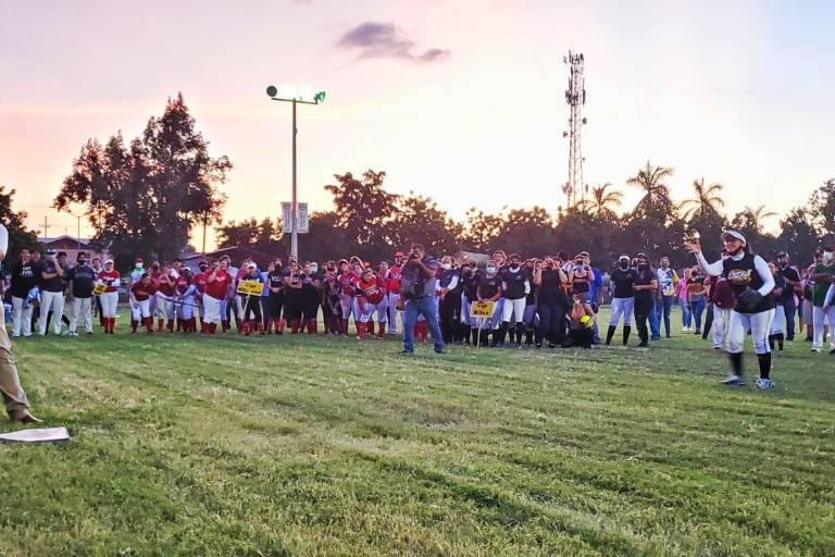 Ponen en marcha el Estatal de Softbol libre 25 y menores, en Villa Juárez