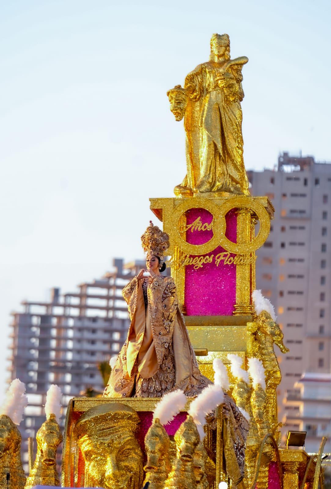 $!Majestuosa la carroza de la Reina de los Jueglos Florales, Desiré I.