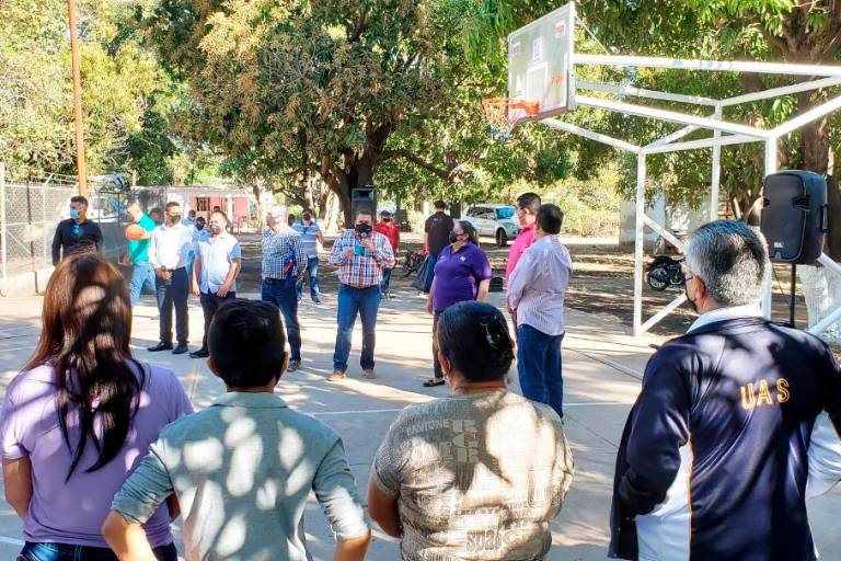 Entregan cancha de usos múltiples en Guamuchilito