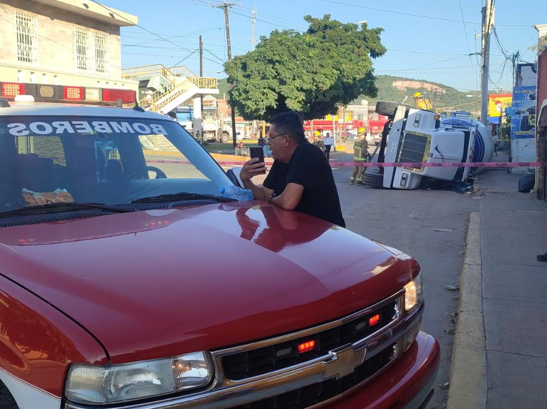 $!Exigen en la Colonia Urías en Mazatlán solución para prevenir más accidentes en zona peligrosa