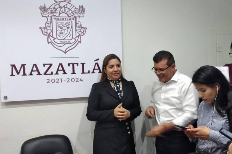 Renuncia Verenice Oleta a su cargo de Secretaria del Ayuntamiento de Mazatlán