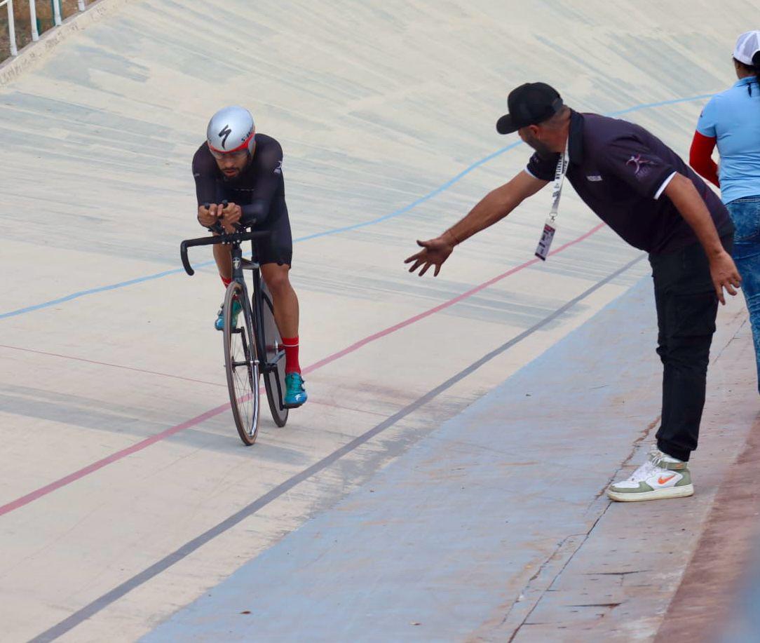 $!Los hermanos Enciso y Diana Álvarez dominan el velódromo de Culiacán