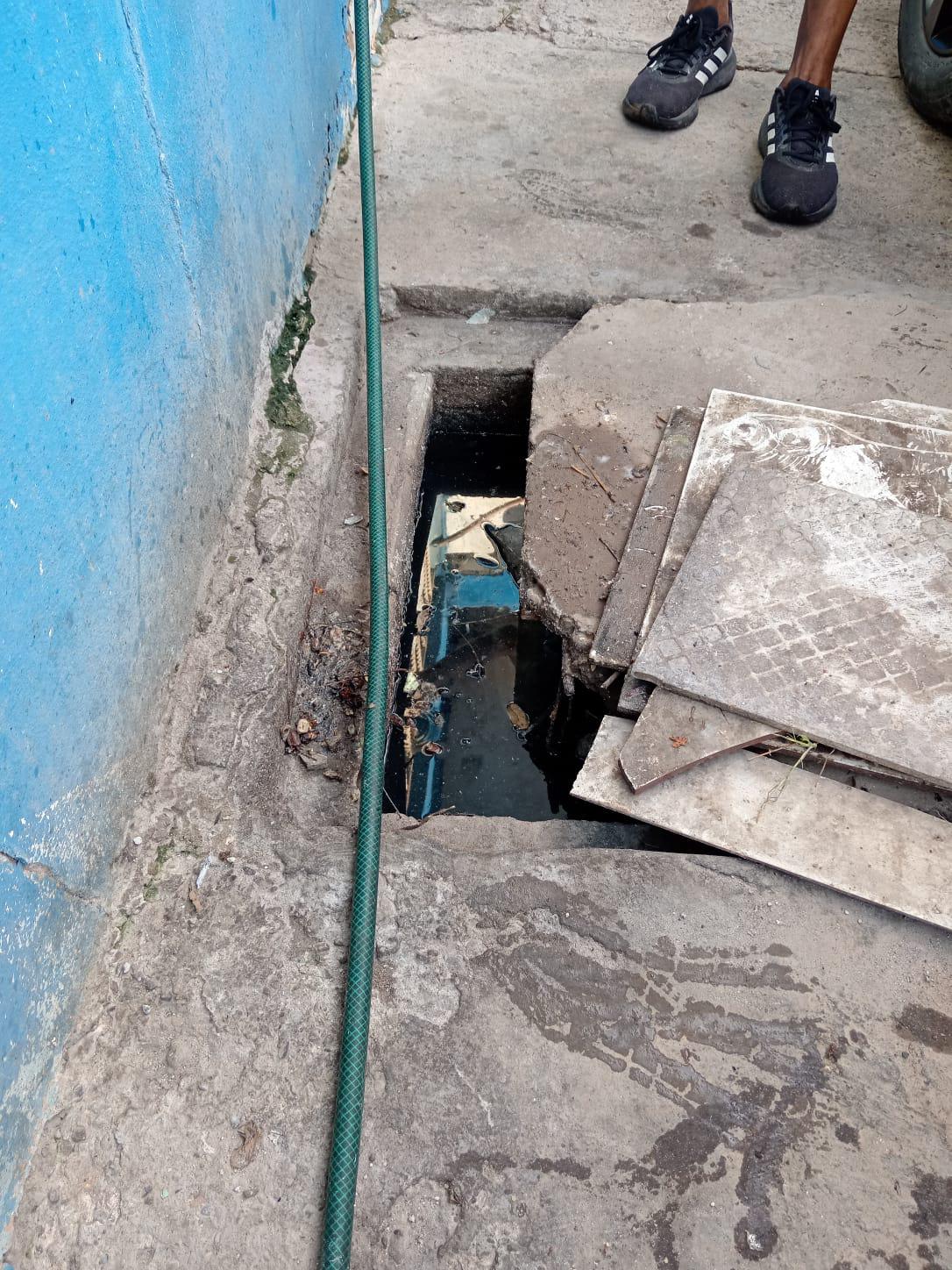 $!Inundan aguas negras la colonia Jesús García; vecinos se alistan para bloquear crucero para que les solucionen