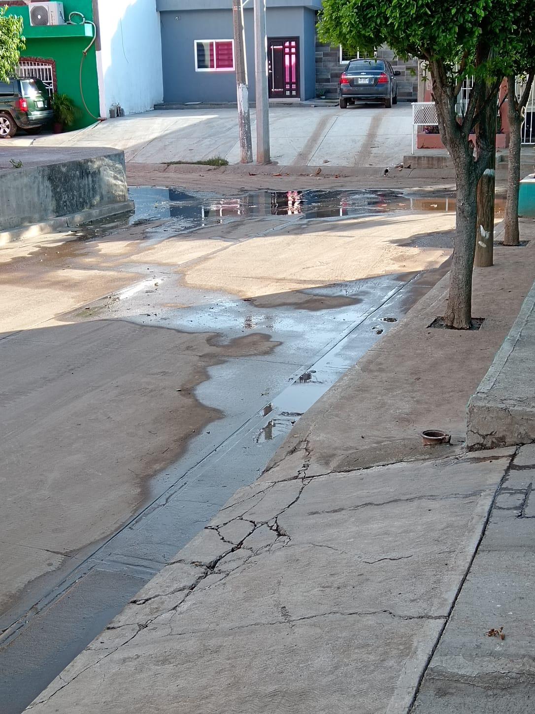 $!Inundan aguas negras la colonia Jesús García; vecinos se alistan para bloquear crucero para que les solucionen