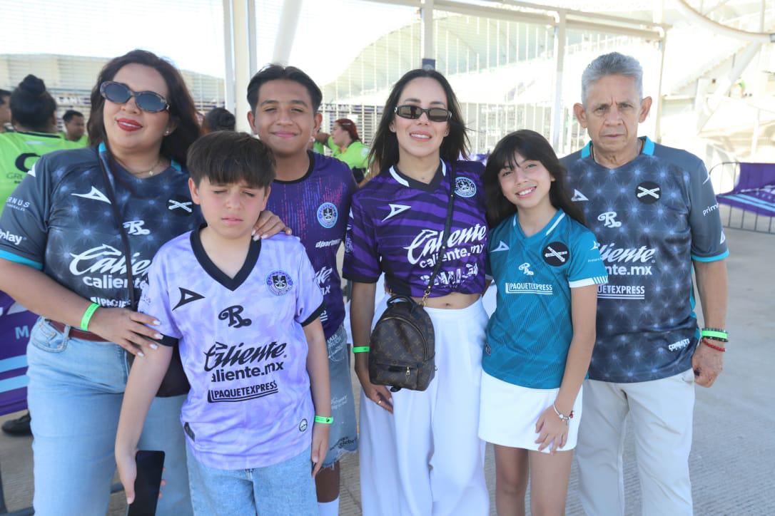 $!Irlanda Zepeda, Tadeo Padilla, Mauro Padilla, Cristy Zepeda, Ana Sofía Briseño y Erasmo Zepeda.