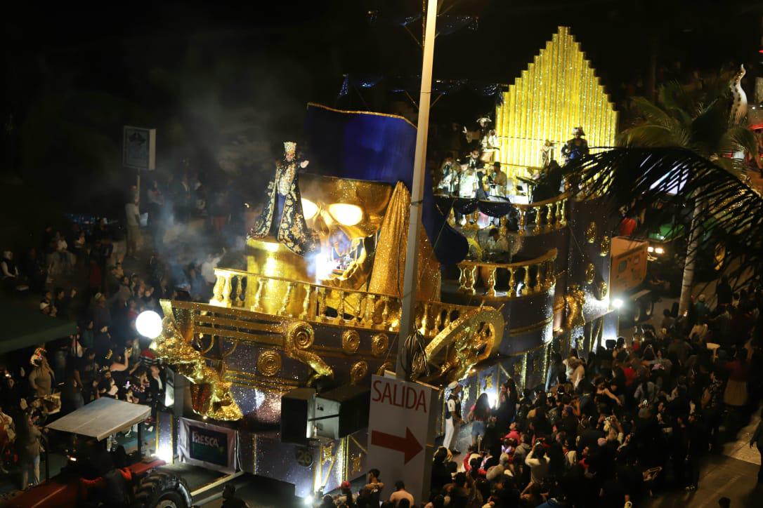 $!Color y alegría inundan el malecón de Mazatlán durante el segundo desfile del Carnaval