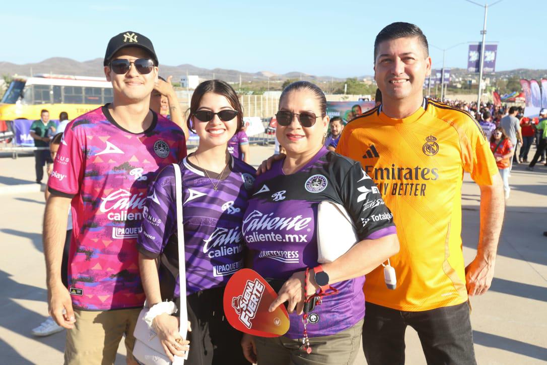 $!La familia Ayala: Iván, Karen, Rosa y Luis.