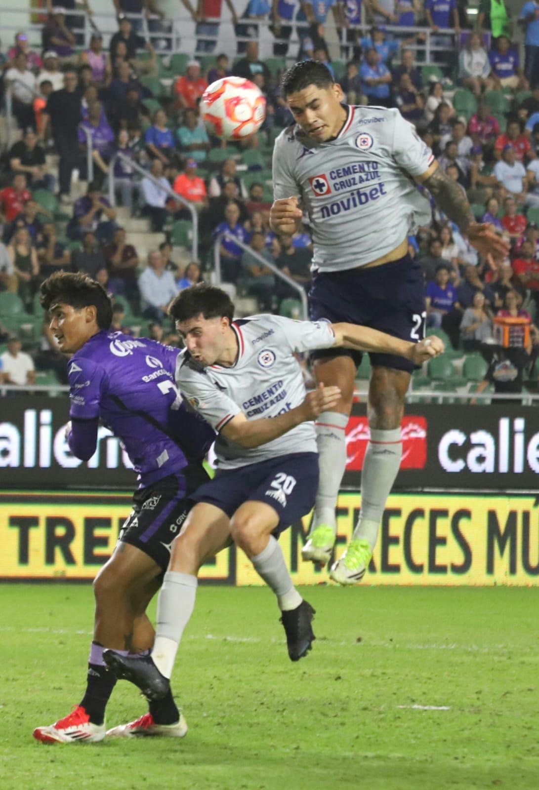 $!Mazatlán FC acaricia el triunfo, pero al final se le escapa ante Cruz Azul