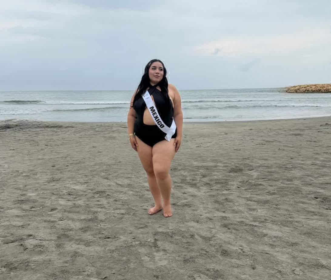 $!En su primera experiencia en un certamen, Arely enfrentó con seguridad la pasarela en traje de baño.
