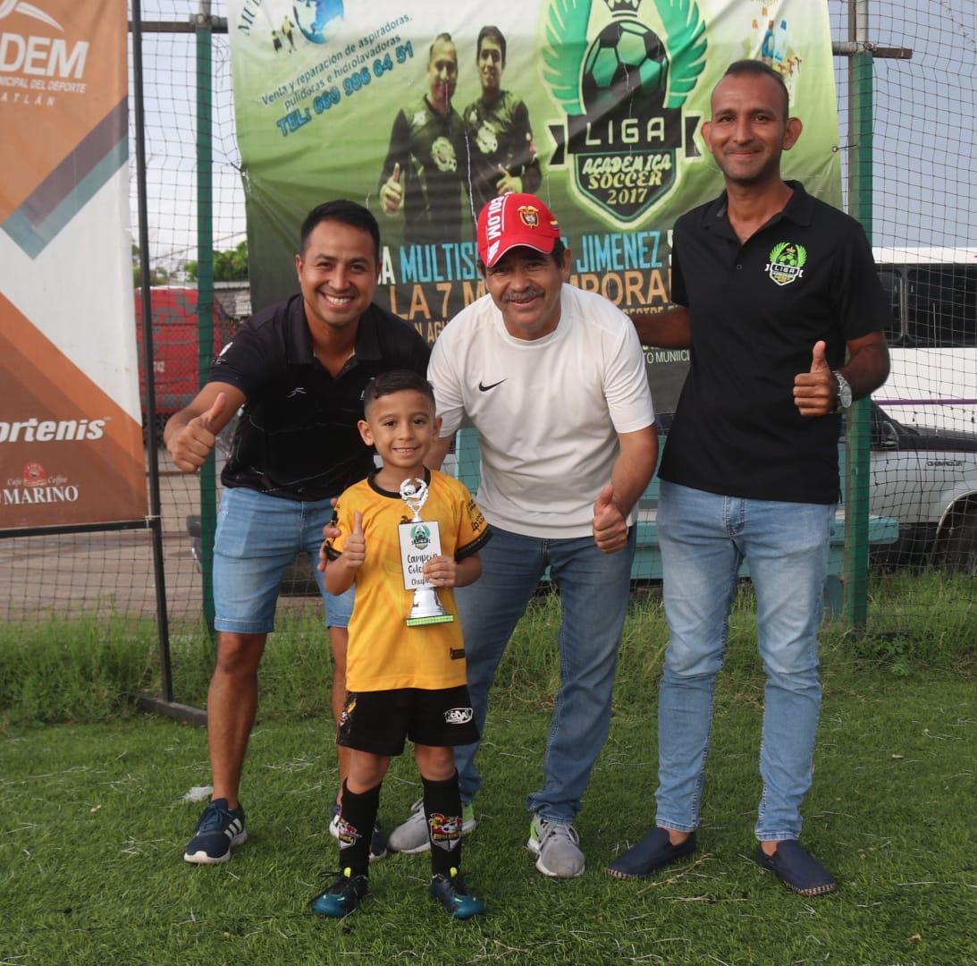 $!Alzan Pandas FC y Espartanos el título en la colonia Burócrata