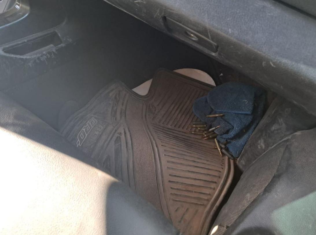 $!En El Tigre, militares aseguran camioneta robada, municiones y celulares