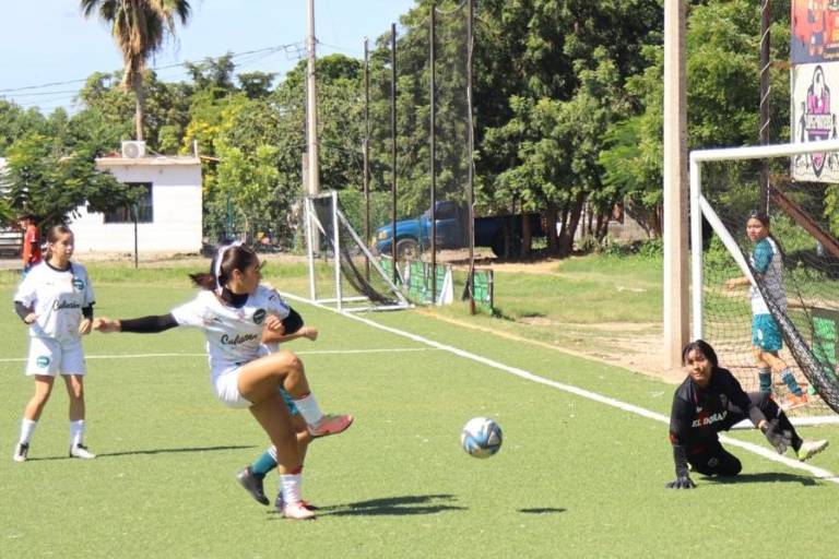 Culiacán y Mazatlán dominan en futbol, en los Juegos Nacionales Populares 2025